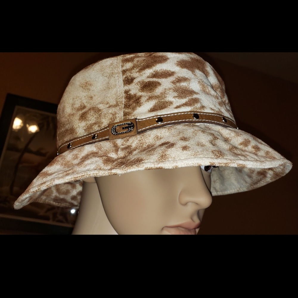 Vintage Guess leopard print bucket hat